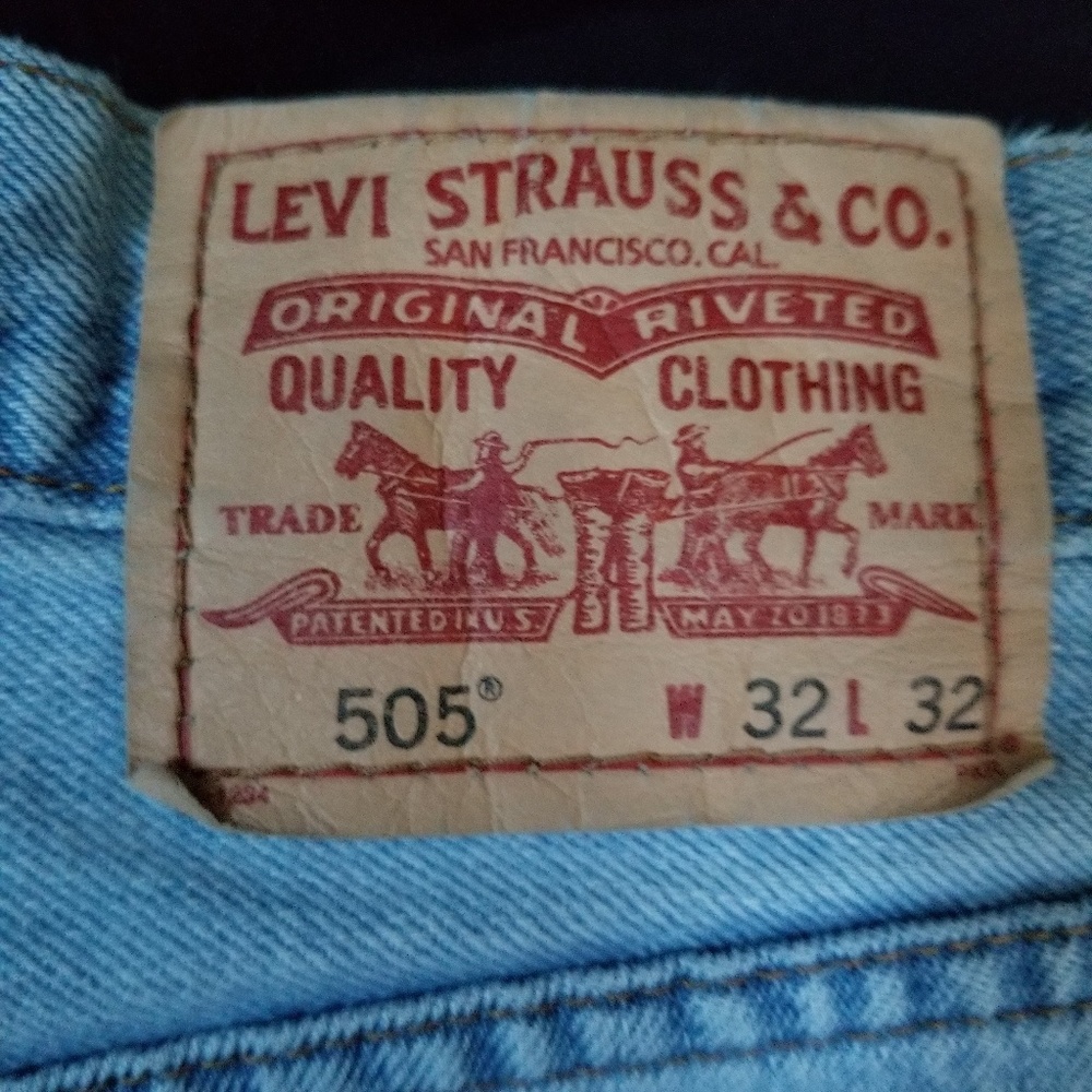 Levi's 505 32/32 Distressed Light Washed Jeans